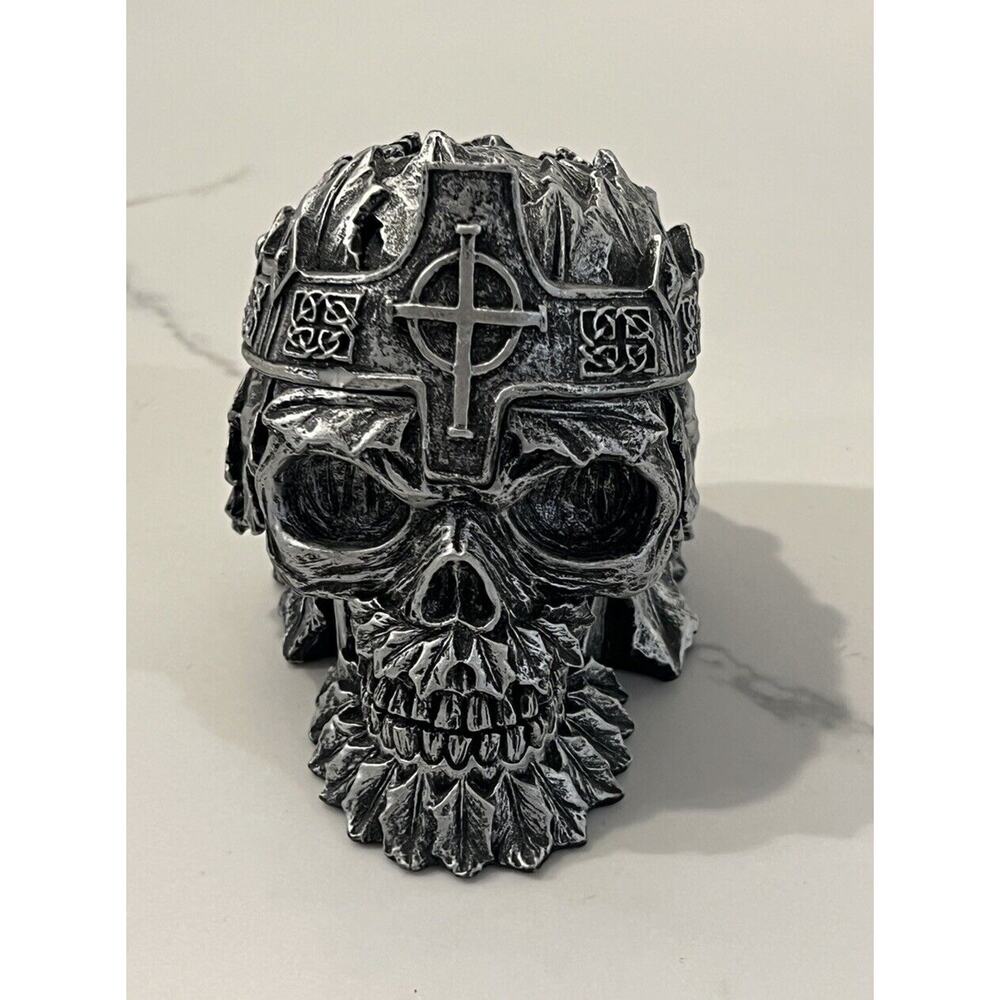 Pacific Giftware Silver Skull Resin Ashtray White New With No Box